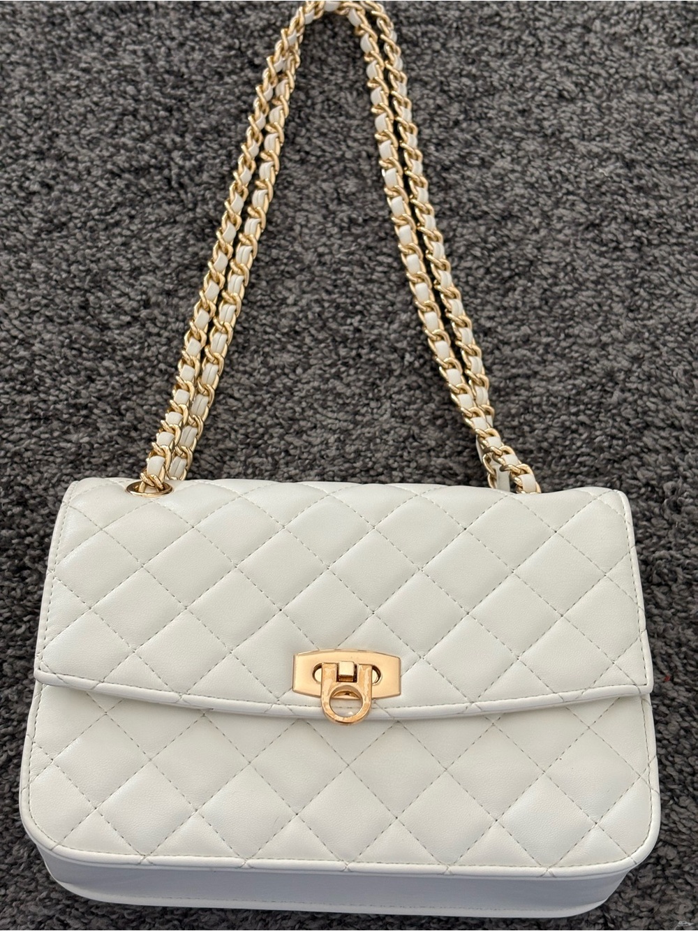 Quilted Chain-Handle Shoulder Bag in Cream - Picture 2 of 5